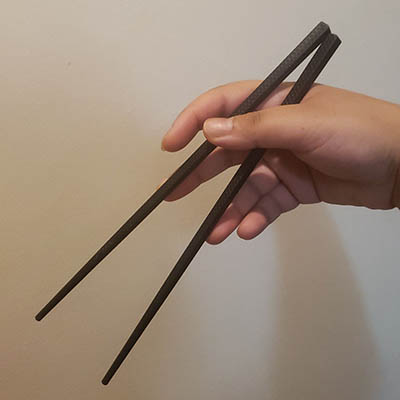a pair of black chopsticks