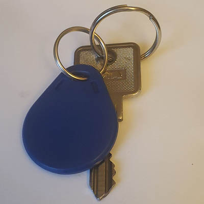 Simple key ring with 2 keys